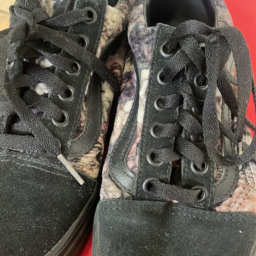 Vans Tennis Shoes - Picture 6 of 9